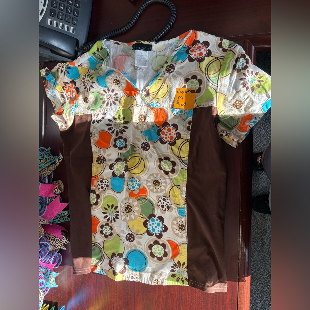 Cherokee scrub top